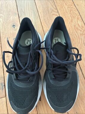 Women’s Black Lulu Running Shoes